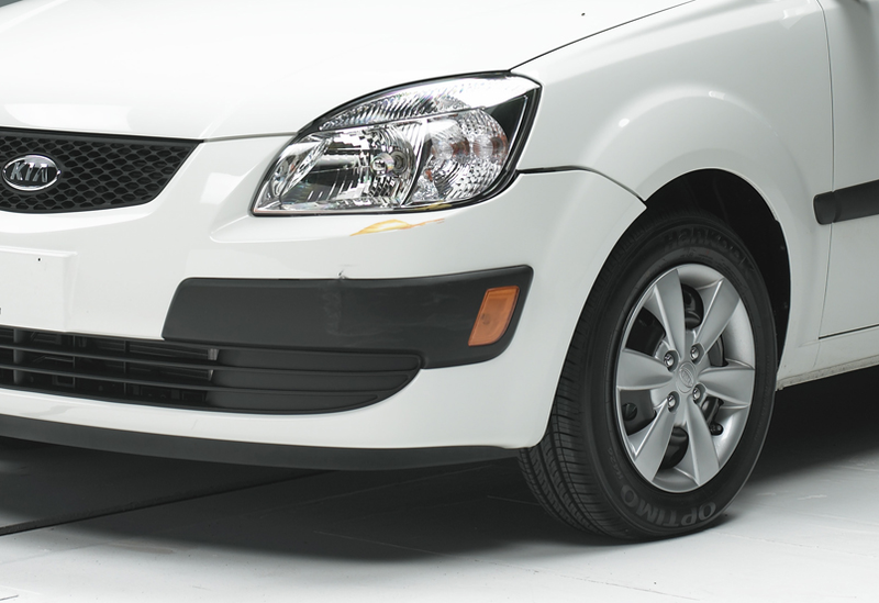 Illustration for article titled IIHS: Small Cars Are Big On Damage In Low-Speed Collisions